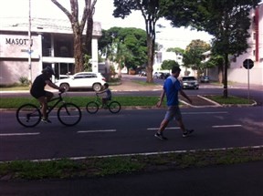 Domingo de sol em Maringá e pista do Bosque II liberada para o lazer